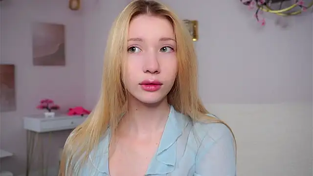 SunnivaCovil online show from March 2026 03:09:01 PM