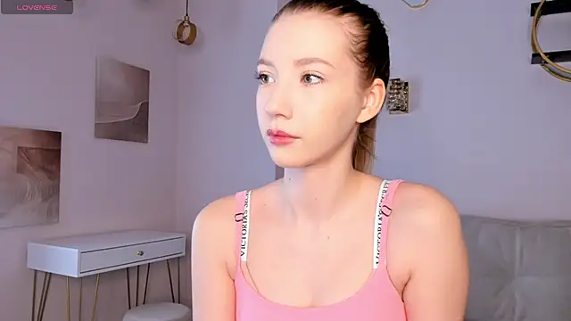 Snapshot of SunnivaCovil chatting on March 2025 11:22:02 AM SunnivaCovil online show from March 2025 11:22:02 AM