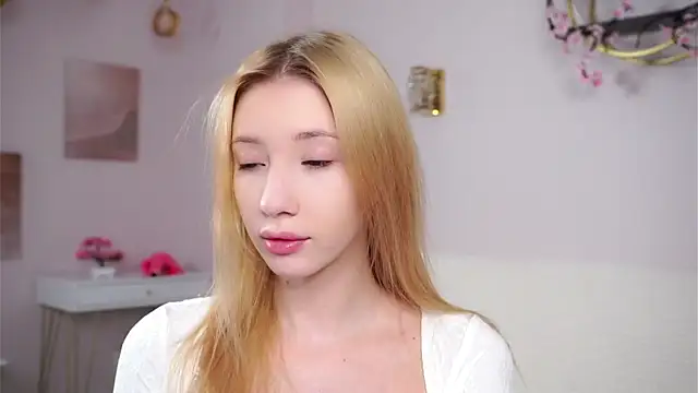 SunnivaCovil online show from March 2026 02:35:02 PM