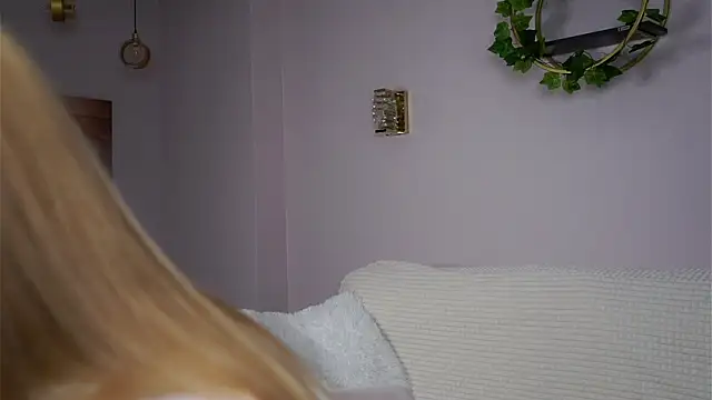 Snapshot of SunnivaCovil chatting on October 2025 01:36:02 PM SunnivaCovil online show from October 2025 01:36:02 PM