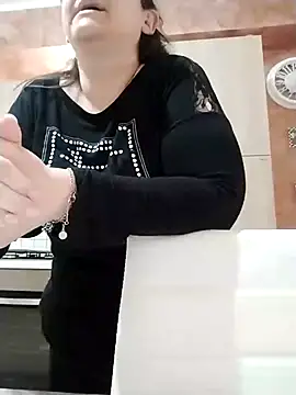 Dolcecurvy online show from April 2026 02:35:02 PM