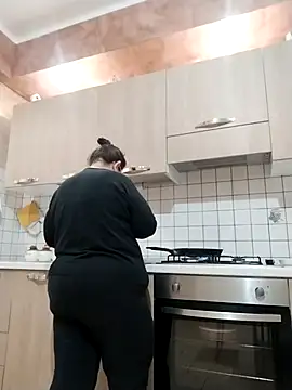 Dolcecurvy online show from April 2026 02:23:02 PM