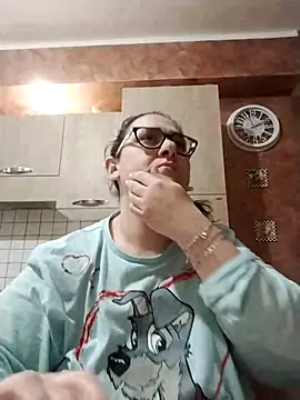 Dolcecurvy online show from April 2026 09:10:02 PM