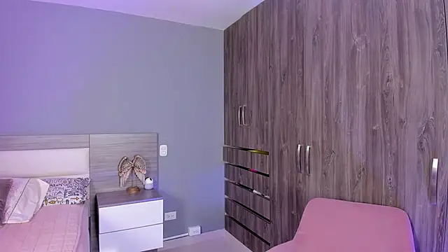 Ashly hills online show from October 2025 03:43:01 AM