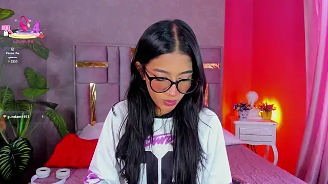 Tyla Ks online show from April 2026 07:59:01 PM