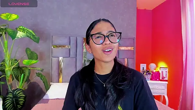 Tyla Ks online show from April 2026 07:37:02 PM