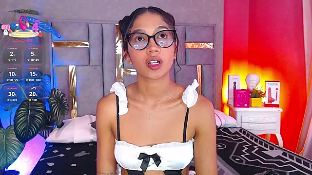 Tyla Ks online show from December 2025 07:49:02 PM