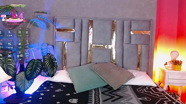 Tyla Ks online show from December 2025 07:45:01 PM