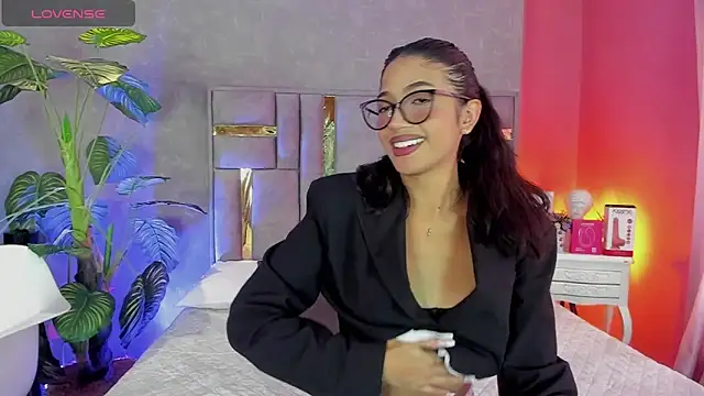 Tyla Ks online show from April 2026 07:06:02 PM