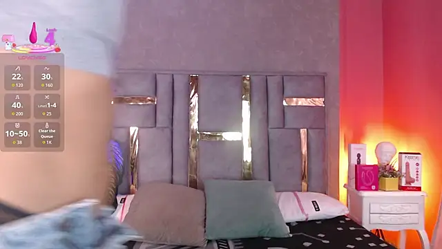 Tyla Ks online show from November 2025 08:02:01 PM