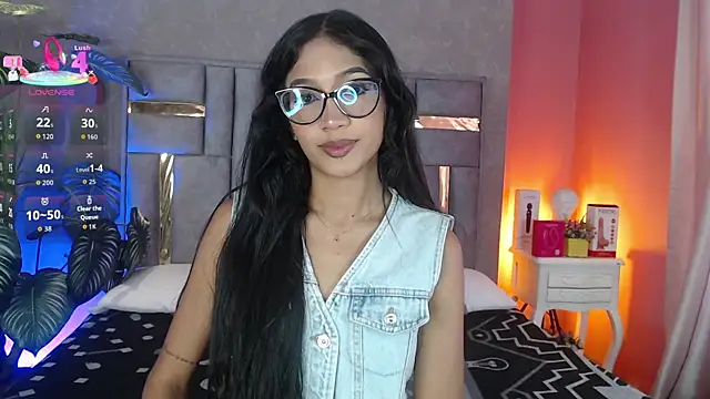 Tyla Ks online show from December 2025 07:37:01 PM