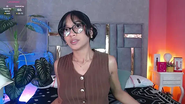 Tyla Ks online show from November 2025 08:02:01 PM