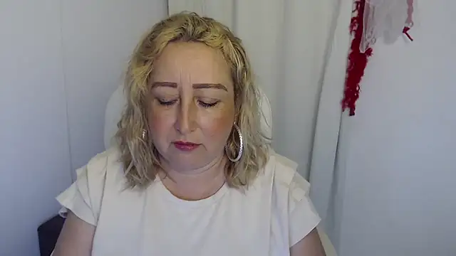 Snapshot of Mature_2025 chatting on November 2025 10:58:01 PM Mature 2025 online show from November 2025 10:58:01 PM