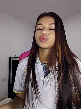 Snapshot of sophia_ramirez12 chatting on May 2026 09:34:01 PM sophia ramirez12 online show from May 2026 09:34:01 PM