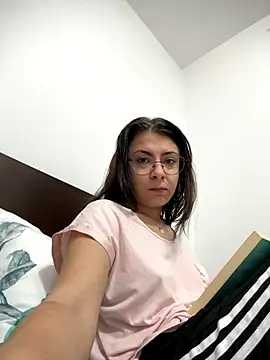 KittieHallo online show from October 2025 07:31:01 AM