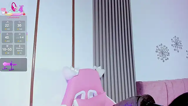 cutie sarax1 online show from November 2025 01:43:01 PM