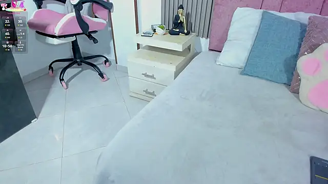 cutie sarax1 online show from November 2025 01:00:02 PM