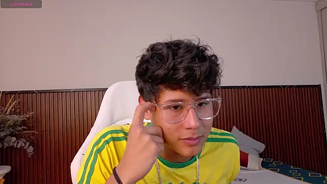 Snapshot of Raiden__Boy chatting on February 2025 10:28:01 PM Raiden Boy online show from February 2025 10:28:01 PM