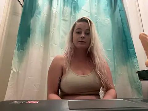 Snapshot of sexylilb17 chatting on March 2025 09:58:01 PM sexylilb17 online show from March 2025 09:58:01 PM