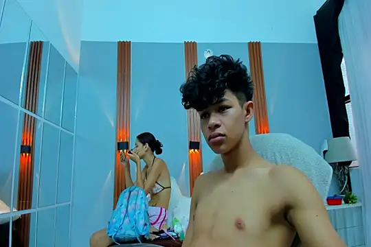 Snapshot of leslieanddrako chatting on September 2025 07:16:01 PM leslieanddrako online show from September 2025 07:16:01 PM