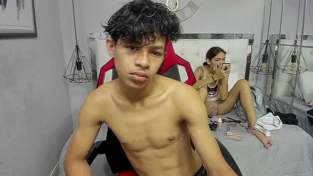 Snapshot of leslieanddrako chatting on October 2025 05:43:02 PM leslieanddrako online show from October 2025 05:43:02 PM