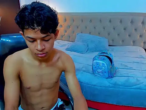 Snapshot of leslieanddrako chatting on October 2025 05:47:02 PM leslieanddrako online show from October 2025 05:47:02 PM