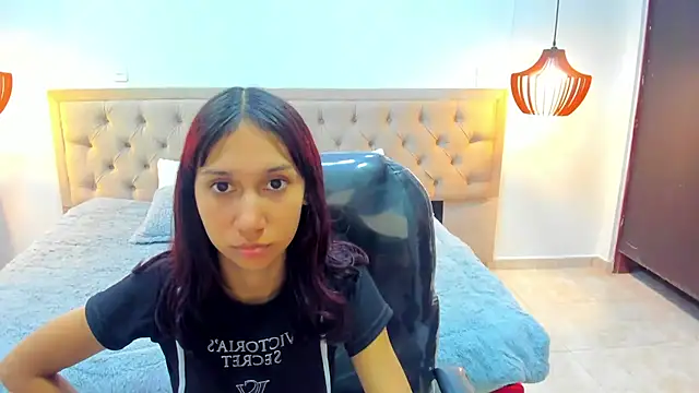 Snapshot of leslieanddrako chatting on November 2025 10:35:02 PM leslieanddrako online show from November 2025 10:35:02 PM