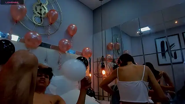 Snapshot of leslieanddrako chatting on October 2025 06:19:01 PM leslieanddrako online show from October 2025 06:19:01 PM