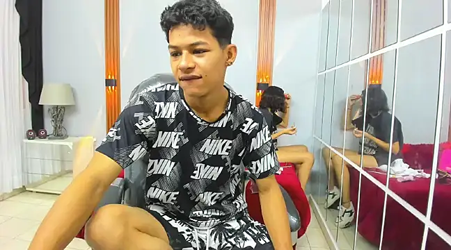 Snapshot of leslieanddrako chatting on March 2025 10:38:02 PM leslieanddrako online show from March 2025 10:38:02 PM