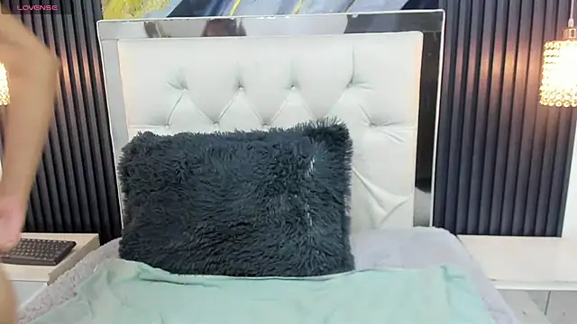 leslieanddrako online show from April 2026 11:28:02 PM