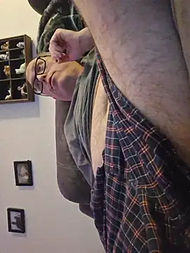 Snapshot of Smallone327 chatting on February 2026 06:11:01 AM Smallone327 online show from February 2026 06:11:01 AM