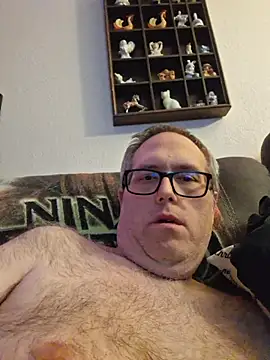 Snapshot of Smallone327 chatting on November 2025 04:50:02 AM Smallone327 online show from November 2025 04:50:02 AM