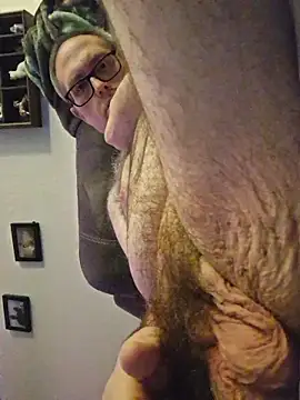 Snapshot of Smallone327 chatting on February 2026 07:00:01 AM Smallone327 online show from February 2026 07:00:01 AM