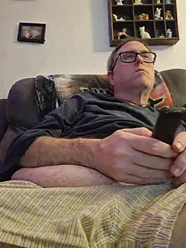 Snapshot of Smallone327 chatting on November 2025 06:28:02 AM Smallone327 online show from November 2025 06:28:02 AM