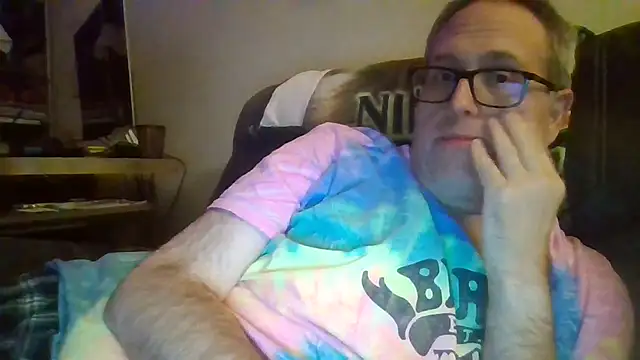 Snapshot of Smallone327 chatting on September 2025 04:17:02 AM Smallone327 online show from September 2025 04:17:02 AM