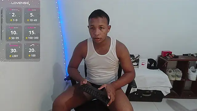 Snapshot of Gooss_cum chatting on October 2025 12:12:01 AM Gooss cum online show from October 2025 12:12:01 AM