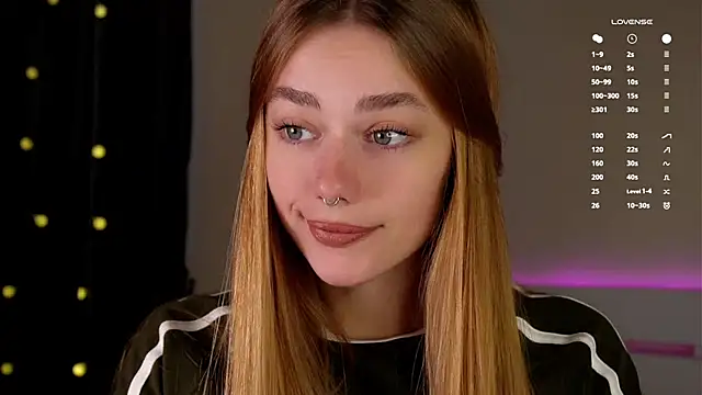 Snapshot of EmilaMills chatting on October 2025 11:50:01 PM EmilaMills online show from October 2025 11:50:01 PM