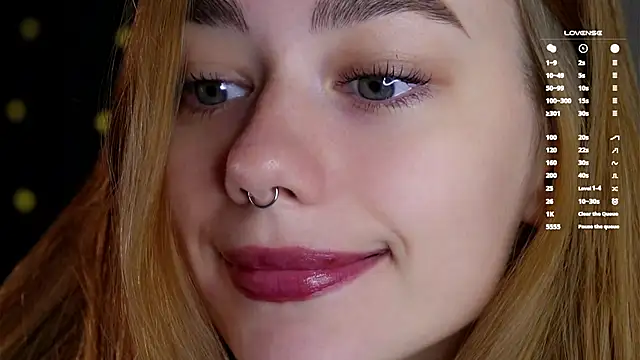 Snapshot of EmilaMills chatting on October 2025 12:45:01 AM EmilaMills online show from October 2025 12:45:01 AM