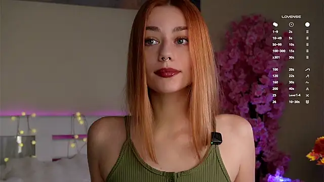 Snapshot of EmilaMills chatting on November 2025 12:54:01 AM EmilaMills online show from November 2025 12:54:01 AM