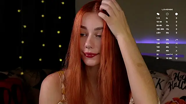 Snapshot of EmilaMills chatting on November 2025 11:10:02 PM EmilaMills online show from November 2025 11:10:02 PM