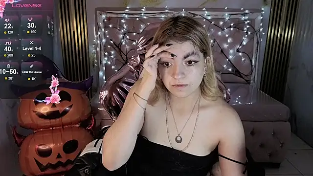 lili conor s online show from October 2025 04:13:01 AM