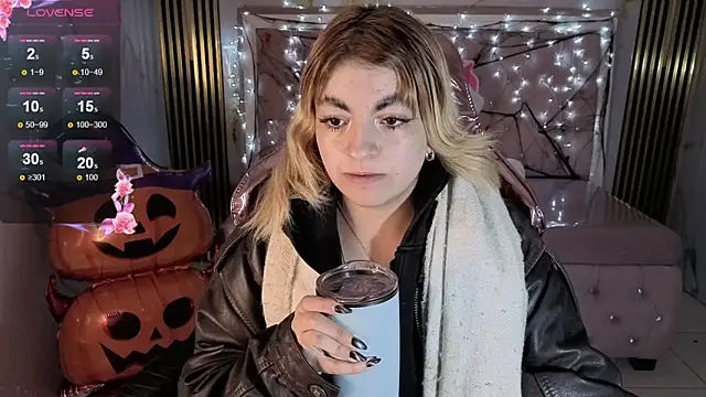 lili conor s online show from October 2025 03:28:01 AM