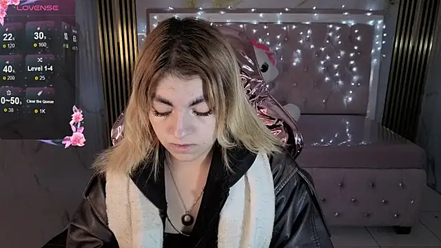 lili conor s online show from November 2025 03:10:02 AM