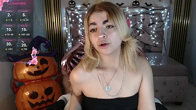 lili conor s online show from October 2025 03:51:02 AM