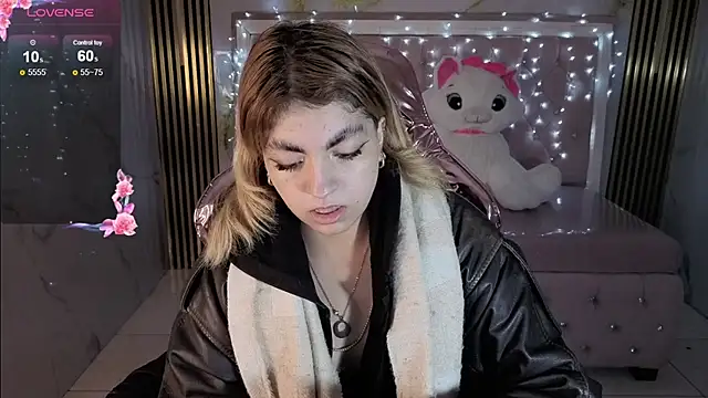 lili conor s online show from November 2025 03:33:02 AM