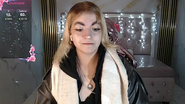 lili conor s online show from October 2025 03:44:01 AM