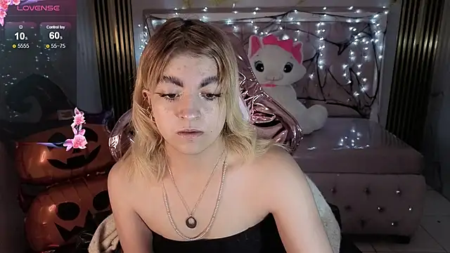 lili conor s online show from October 2025 03:38:01 AM