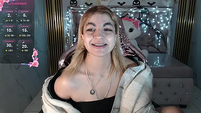 lili conor s online show from October 2025 04:11:01 AM