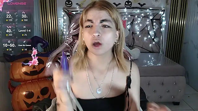 lili conor s online show from October 2025 04:25:01 AM