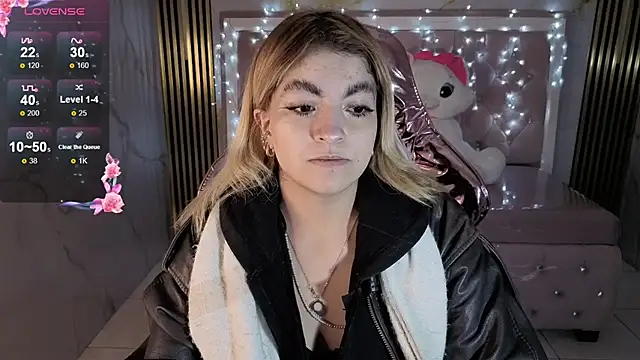 lili conor s online show from November 2025 03:44:02 AM